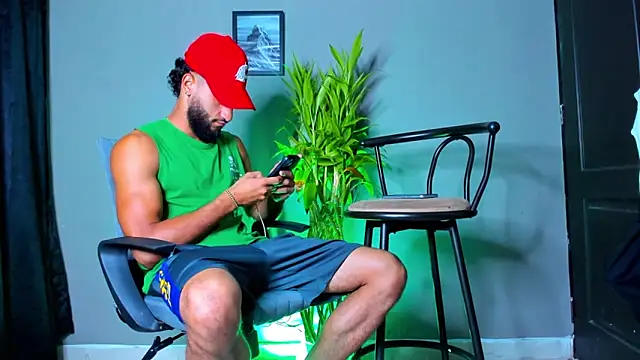 Snapshot of Damian_022 chatting on 11-13-25, 11:14 Damian 022 online show from 11-13-25, 11:14