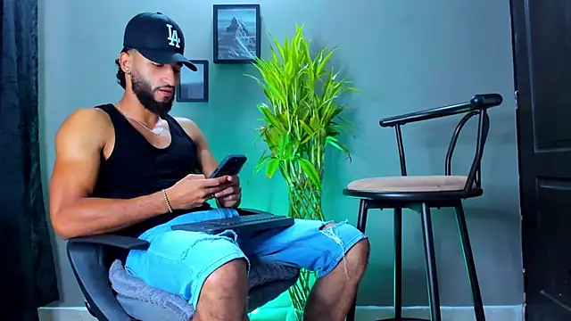 Snapshot of Damian_022 chatting on 02-07-26, 02:25 Damian 022 online show from 02-07-26, 02:25