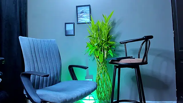 Snapshot of Damian_022 chatting on 10-29-25, 01:04 Damian 022 online show from 10-29-25, 01:04