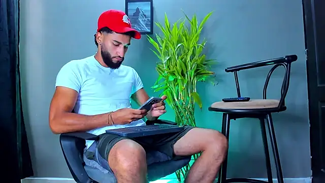 Snapshot of Damian_022 chatting on 02-01-26, 02:48 Damian 022 online show from 02-01-26, 02:48