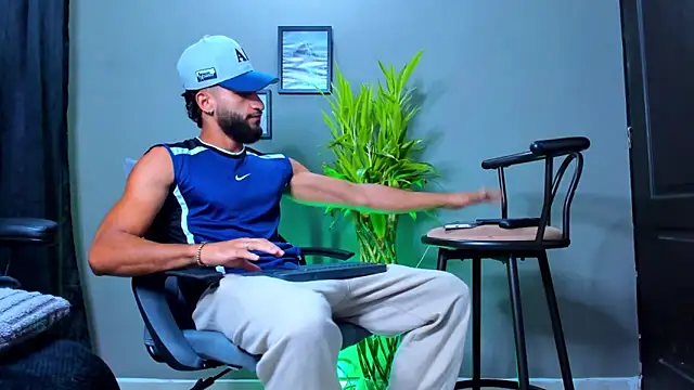 Snapshot of Damian_022 chatting on 11-06-25, 10:41 Damian 022 online show from 11-06-25, 10:41