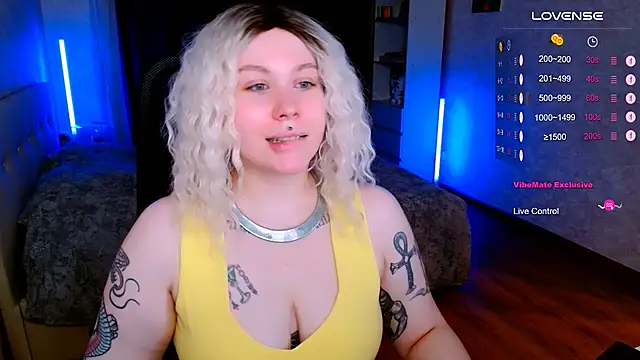 Snapshot of Blueberry-baby chatting on 11-30-25, 08:42 Blueberry-baby online show from 11-30-25, 08:42