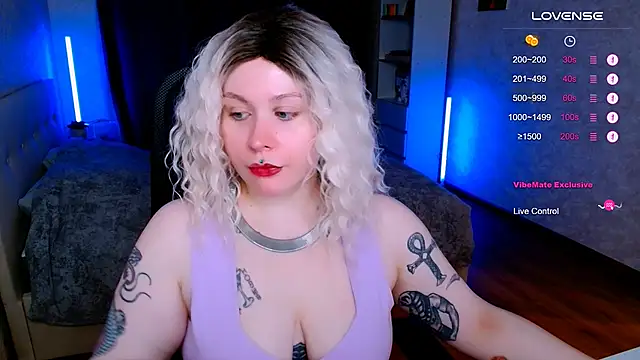 Snapshot of Blueberry-baby chatting on 12-04-25, 08:19 Blueberry-baby online show from 12-04-25, 08:19