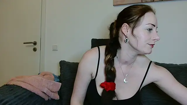 Snapshot of Jasmin-White chatting on 02-07-26, 03:31 Jasmin-White online show from 02-07-26, 03:31