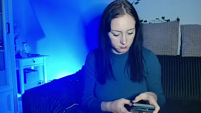 Snapshot of Jasmin-White chatting on 10-02-25, 04:43 Jasmin-White online show from 10-02-25, 04:43