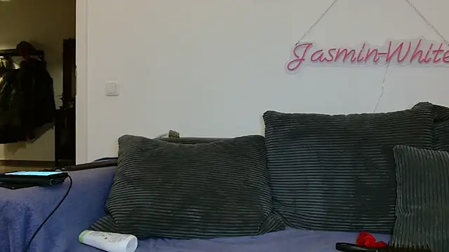 Jasmin-White online show from 05-17-26, 06:52