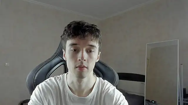 Snapshot of MasonWarholl chatting on 02-15-26, 03:00 MasonWarholl online show from 02-15-26, 03:00