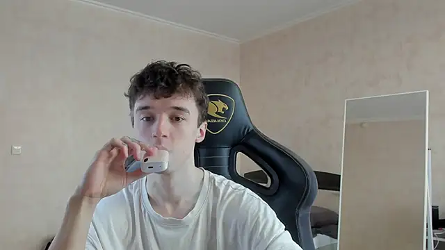 Snapshot of MasonWarholl chatting on 02-16-26, 11:53 MasonWarholl online show from 02-16-26, 11:53