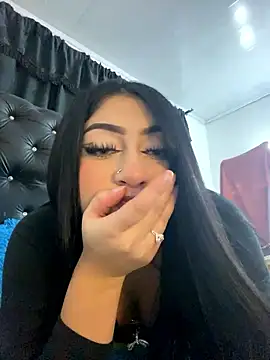 Snapshot of KittyRous chatting on 12-02-24, 06:26 KittyRous online show from 12-02-24, 06:26