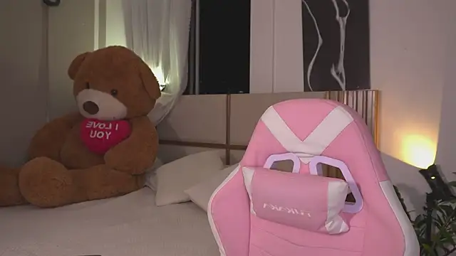 AnnyHizzle online show from 05-27-26, 01:57