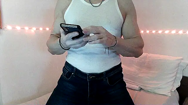 Snapshot of Alexx_Fit023 chatting on 01-11-25, 02:58 Alexx Fit023 online show from 01-11-25, 02:58
