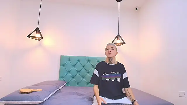 Tinny and Candy online show from 02-27-25, 01:28