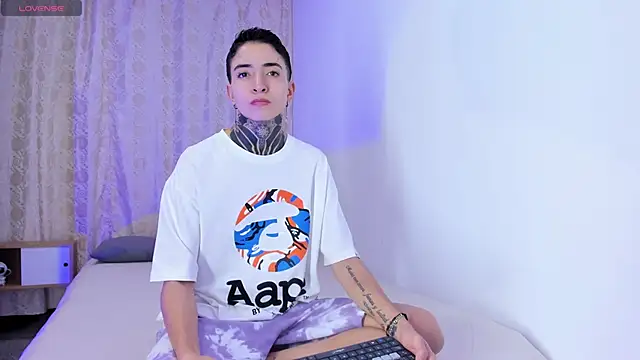 Tinny and Candy online show from 11-18-25, 12:08