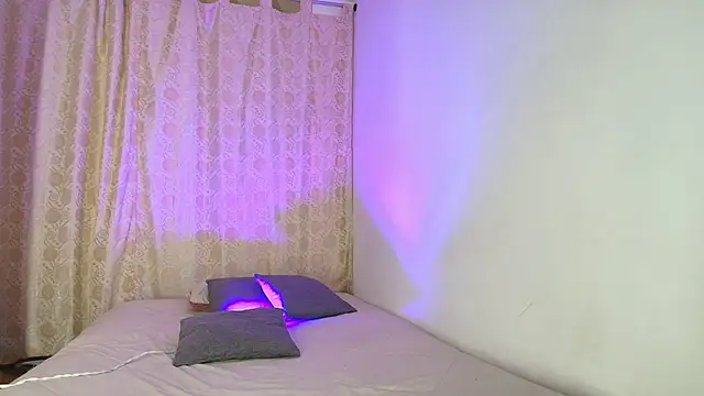 Tinny and Candy online show from 04-21-26, 10:16