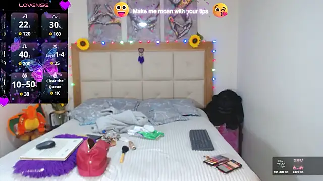 Snapshot of valentina_hearts chatting on 01-25-25, 01:21 valentina hearts online show from 01-25-25, 01:21