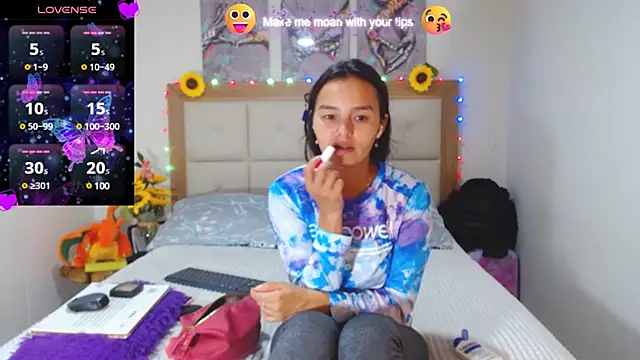 Snapshot of valentina_hearts chatting on 01-15-25, 12:51 valentina hearts online show from 01-15-25, 12:51