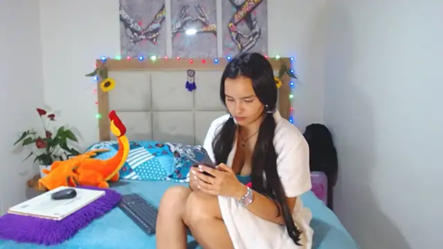 Snapshot of valentina_hearts chatting on 03-13-25, 02:49 valentina hearts online show from 03-13-25, 02:49