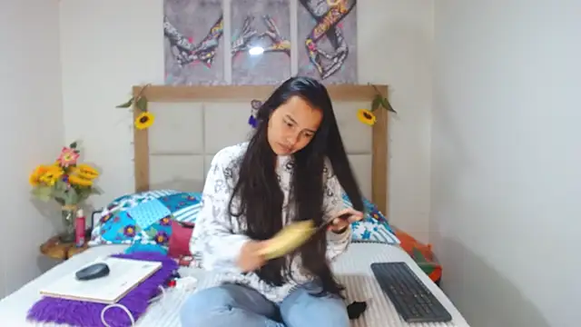 Snapshot of valentina_hearts chatting on 03-06-25, 11:53 valentina hearts online show from 03-06-25, 11:53