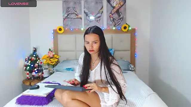 Snapshot of valentina_hearts chatting on 12-21-24, 01:15 valentina hearts online show from 12-21-24, 01:15