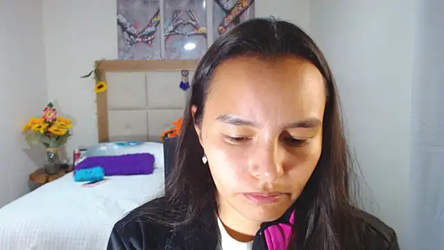 Snapshot of valentina_hearts chatting on 03-23-25, 12:58 valentina hearts online show from 03-23-25, 12:58