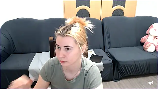 Snapshot of VioletaFlower7 chatting on 03-15-25, 09:38 VioletaFlower7 online show from 03-15-25, 09:38