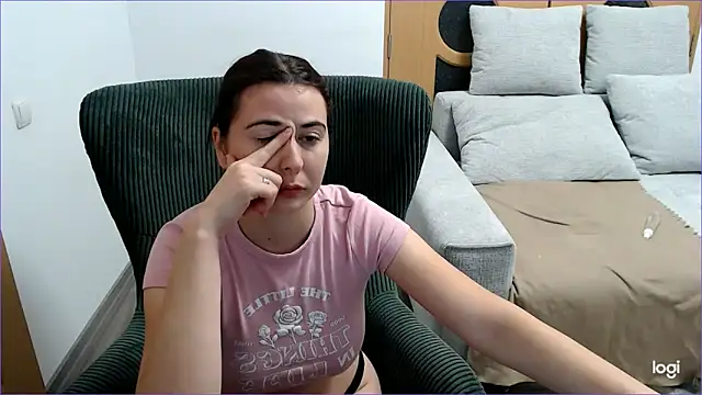 Snapshot of VioletaFlower7 chatting on 10-20-25, 04:40 VioletaFlower7 online show from 10-20-25, 04:40