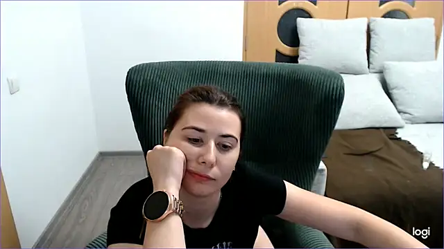 Snapshot of VioletaFlower7 chatting on 10-28-25, 10:20 VioletaFlower7 online show from 10-28-25, 10:20