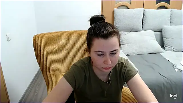 VioletaFlower7 online show from 04-15-26, 07:58