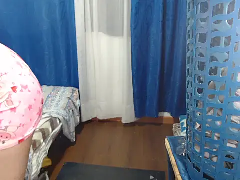 Snapshot of home_vlak chatting on 05-19-26, 12:15 home vlak online show from 05-19-26, 12:15