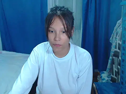 Snapshot of home_vlak chatting on 05-17-26, 03:39 home vlak online show from 05-17-26, 03:39