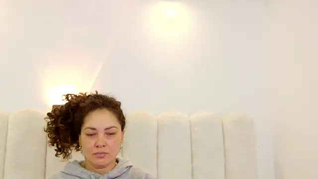 Snapshot of Juliabadlee chatting on 09-26-25, 09:10 Juliabadlee online show from 09-26-25, 09:10