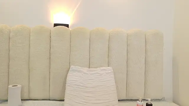 Juliabadlee online show from 11-20-25, 08:31