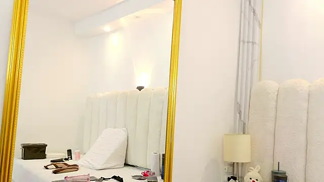 Snapshot of Juliabadlee chatting on 09-25-25, 07:20 Juliabadlee online show from 09-25-25, 07:20