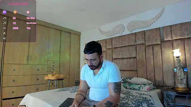 Snapshot of petterwilly1 chatting on 02-15-25, 02:44 petterwilly1 online show from 02-15-25, 02:44