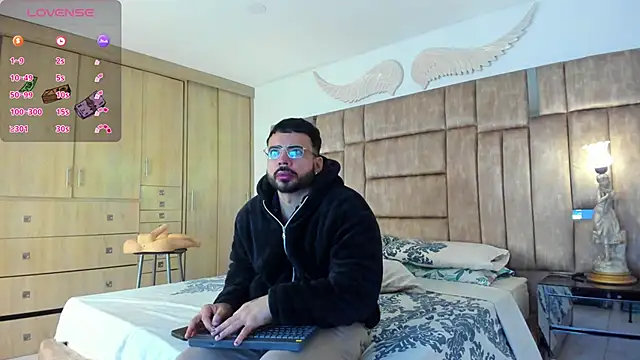 Snapshot of petterwilly1 chatting on 03-07-25, 03:18 petterwilly1 online show from 03-07-25, 03:18