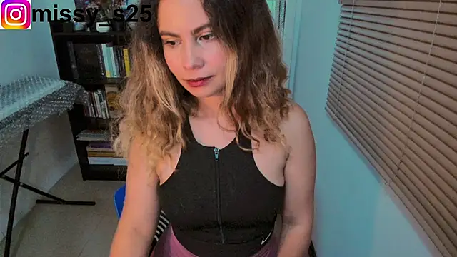 Snapshot of gigi_stephans chatting on 02-04-26, 01:44 gigi stephans online show from 02-04-26, 01:44