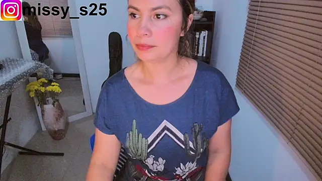 Snapshot of gigi_stephans chatting on 01-10-26, 01:01 gigi stephans online show from 01-10-26, 01:01