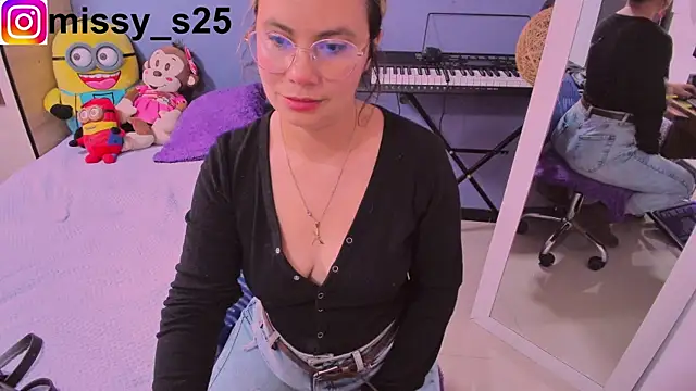 Snapshot of gigi_stephans chatting on 10-25-25, 08:20 gigi stephans online show from 10-25-25, 08:20