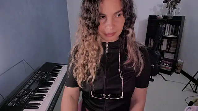gigi stephans online show from 07-14-26, 01:49