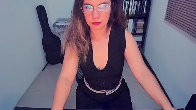 Snapshot of gigi_stephans chatting on 05-26-26, 01:47 gigi stephans online show from 05-26-26, 01:47