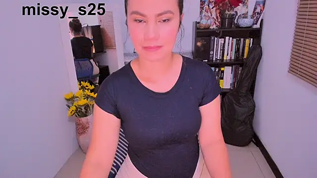 Snapshot of gigi_stephans chatting on 02-16-26, 01:26 gigi stephans online show from 02-16-26, 01:26