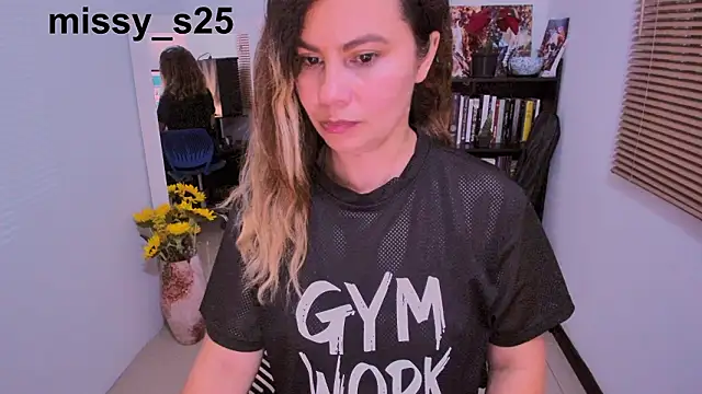 Snapshot of gigi_stephans chatting on 02-17-26, 01:36 gigi stephans online show from 02-17-26, 01:36