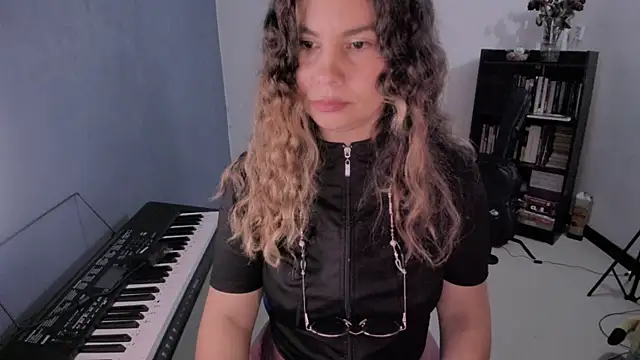 gigi stephans online show from 07-14-26, 02:05