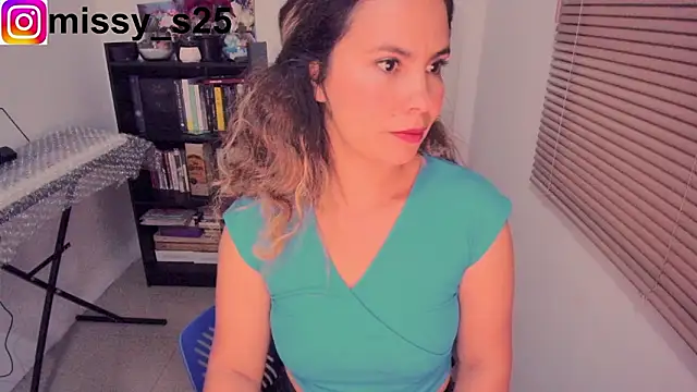 Snapshot of gigi_stephans chatting on 02-09-26, 02:09 gigi stephans online show from 02-09-26, 02:09