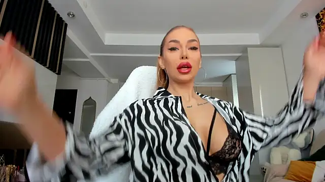 Snapshot of Alessa_Burns chatting on 02-19-25, 07:17 Alessa Burns online show from 02-19-25, 07:17