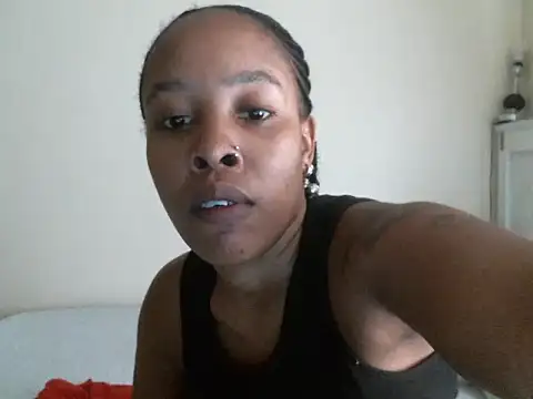 Snapshot of R-thequeen chatting on 03-07-25, 11:18 R-thequeen online show from 03-07-25, 11:18