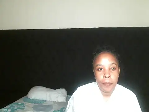 Snapshot of R-thequeen chatting on 09-22-25, 09:21 R-thequeen online show from 09-22-25, 09:21
