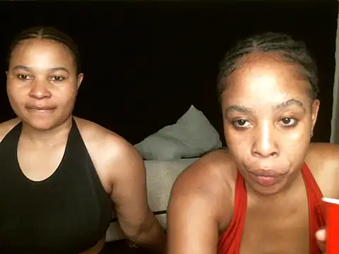 Snapshot of R-thequeen chatting on 10-07-25, 08:43 R-thequeen online show from 10-07-25, 08:43