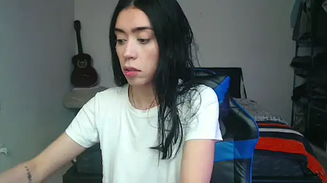 Snapshot of Julieta_De_Los_Angeles chatting on 10-14-25, 04:40 Julieta De Los Angeles online show from 10-14-25, 04:40