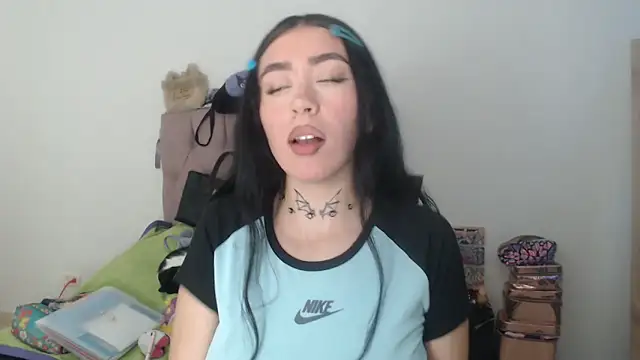 Julieta De Los Angeles online show from 04-01-26, 11:01